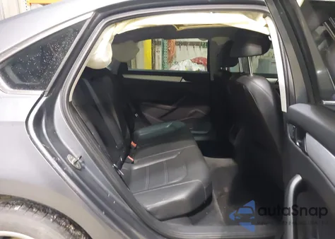 2013 Volkswagen Passat 2.5L Se z USA, uszkodzony, nr VIN 1VWBP7A39DC094838